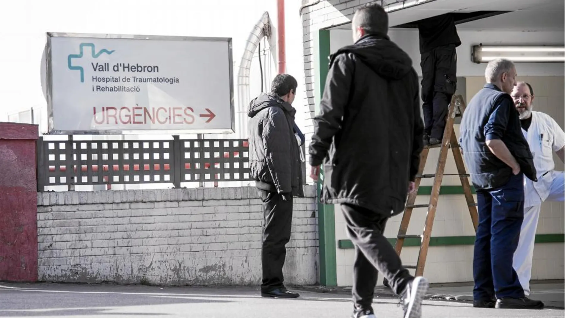 El Hospital Vall d’Hebron reconoció ayer que se vio desbordado por la afluencia de pacientes, pese a que no fue culpa del centro.