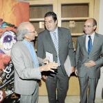 El dramaturgo José Luis Alonso junto a Alberto Gutiérrez Alberca, Javier Iglesias e Isabel Jiménez