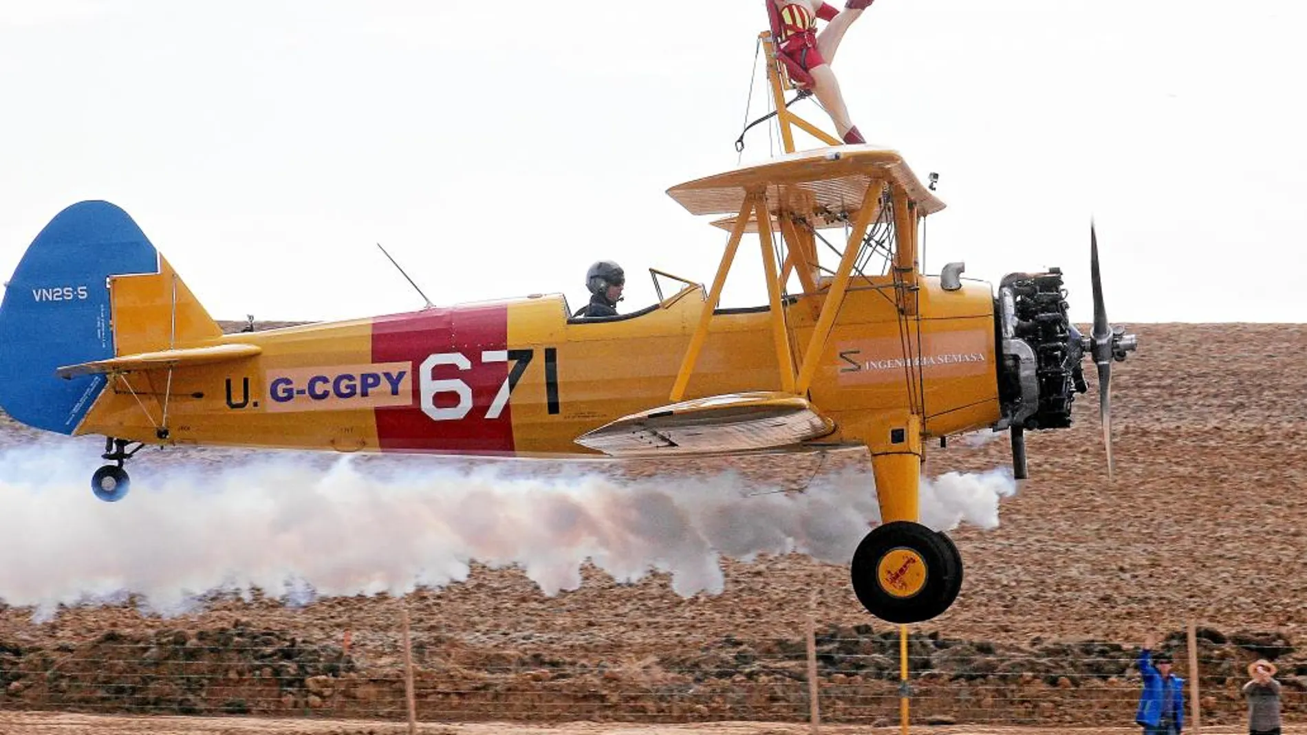 Exhibición aérea en el nuevo recinto leonés de Pajares de Oteros