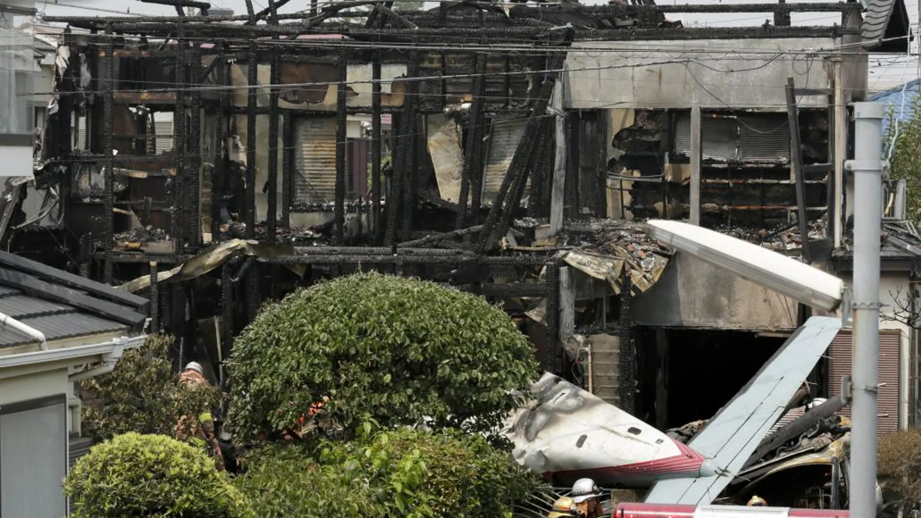 Tres personas han fallecido al estrellarse una pequeña avioneta en Tokio