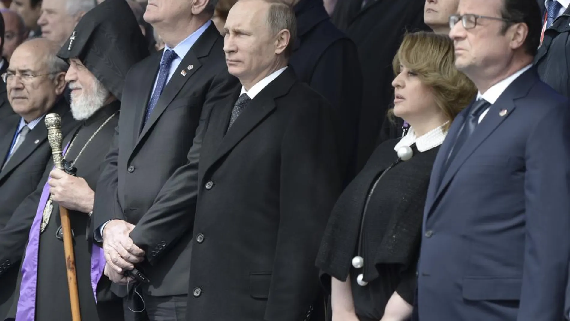 El presidente ruso, Vladimir Putin, el presidente serbio Tomislav Nikolic, el presidente francés François Hollande y otros asistentes a la ceremonia en Yerevan, Armenia