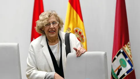 La alcaldesa Manuela Carmena, a su llegada al Pleno celebrado ayer en Cibeles