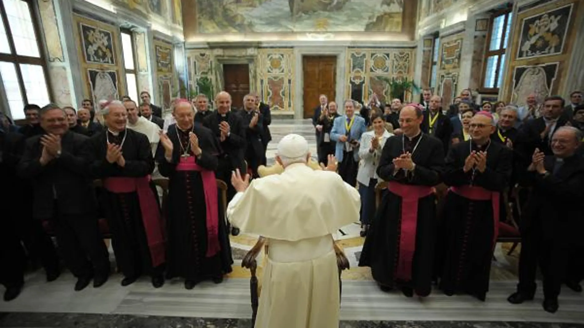 El Papa pide a los países del G8 que no olviden la "ética"ante la crisis