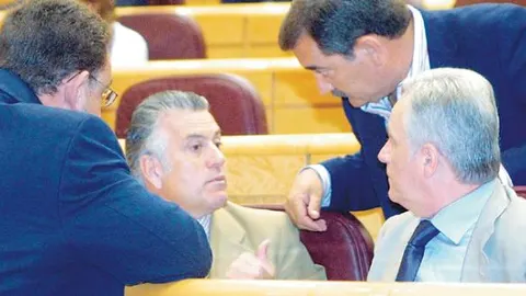 Luis Bárcenas dimitió antes de que el Tribunal Supremo anunciara el suplicatorio para que la investigación sobre su persona no afectara al partido.