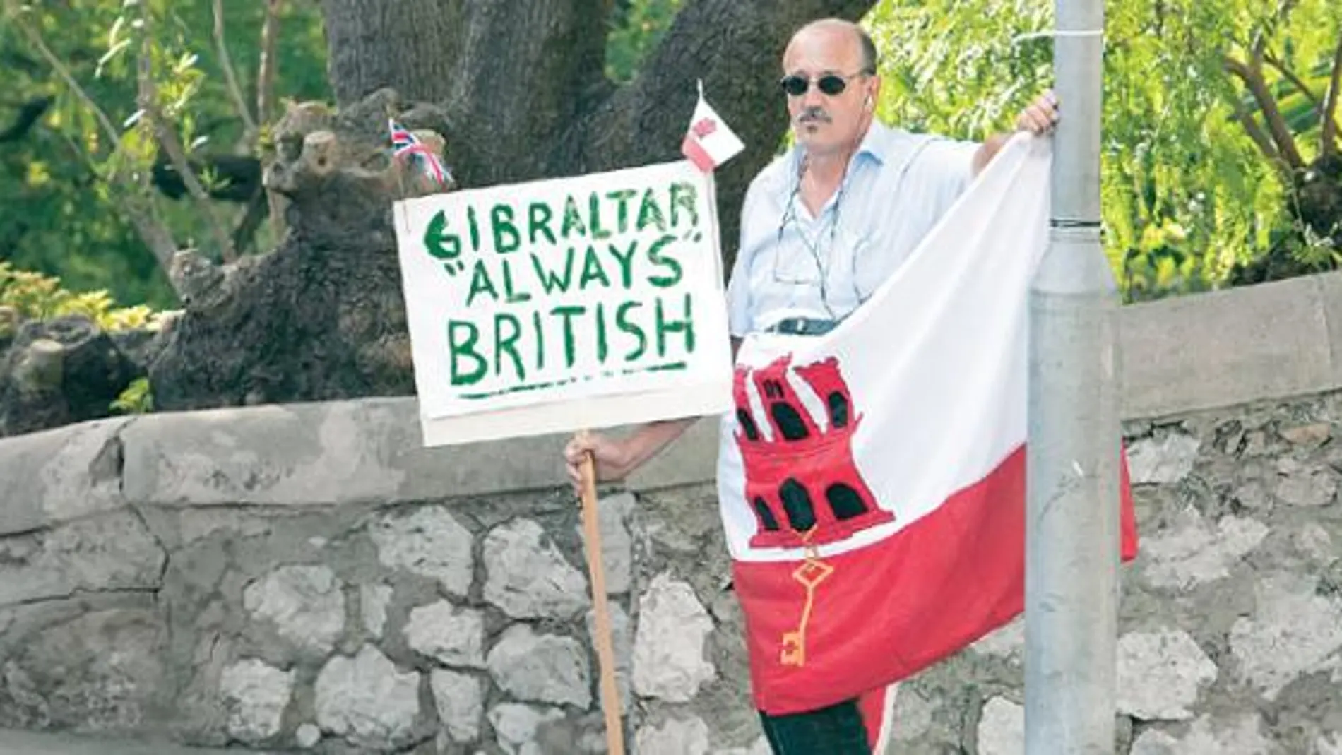 El ministro de Exteriores cree que Gibraltar aceptará la soberanía española cuando se vea aislado del progreso de nuestro país