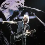 Roger Waters, en un momento de su intervención anoche en el Palau Sant Jordi en Barcelona en el verano de 2019