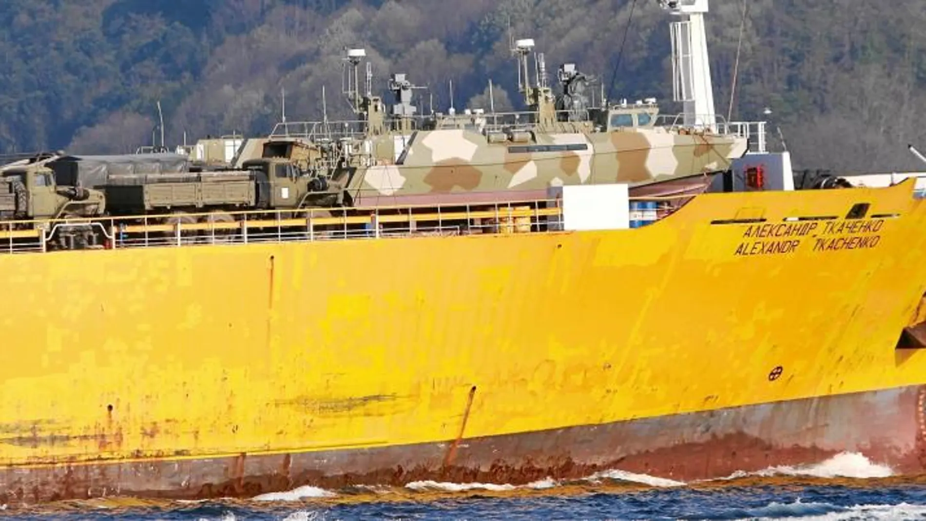 Un buque ruso cargado de vehículos armados rumbo al Mediterráneo