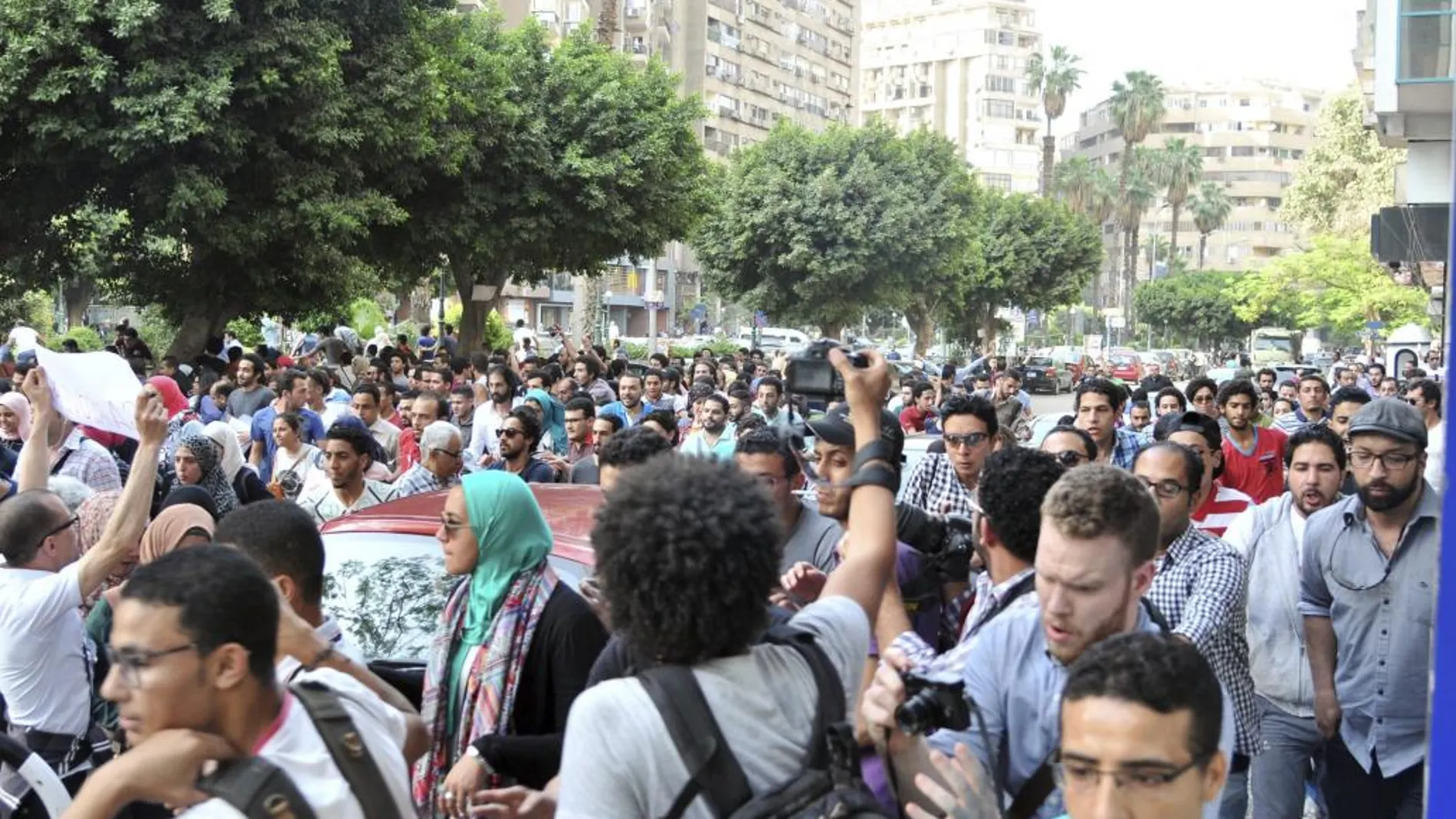 Fotógrafos y periodistas en la manifestación de El Cairo