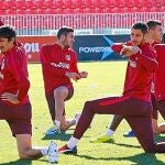 Koke, en el centro de la imagen, durante el entrenamiento de ayer en el Cerro del Espino