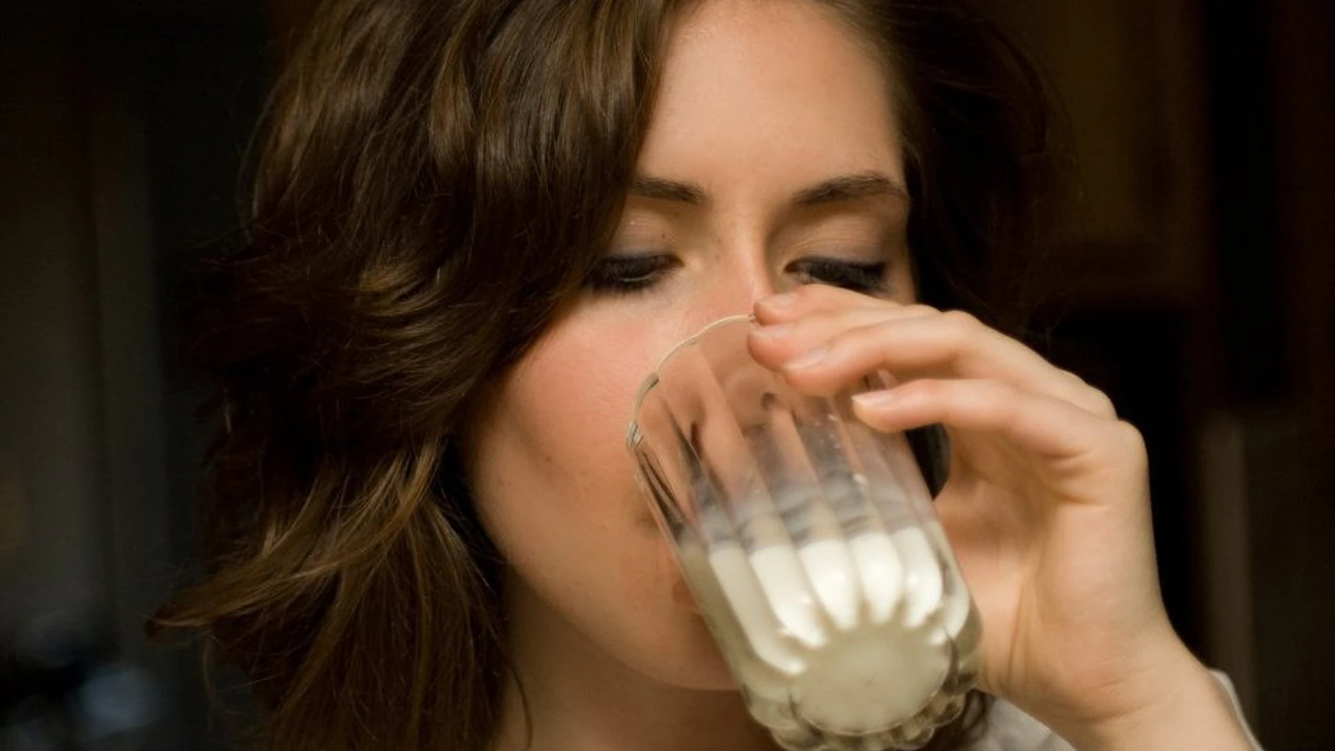 ¿Por qué la mayoría de los adultos no puede beber leche?