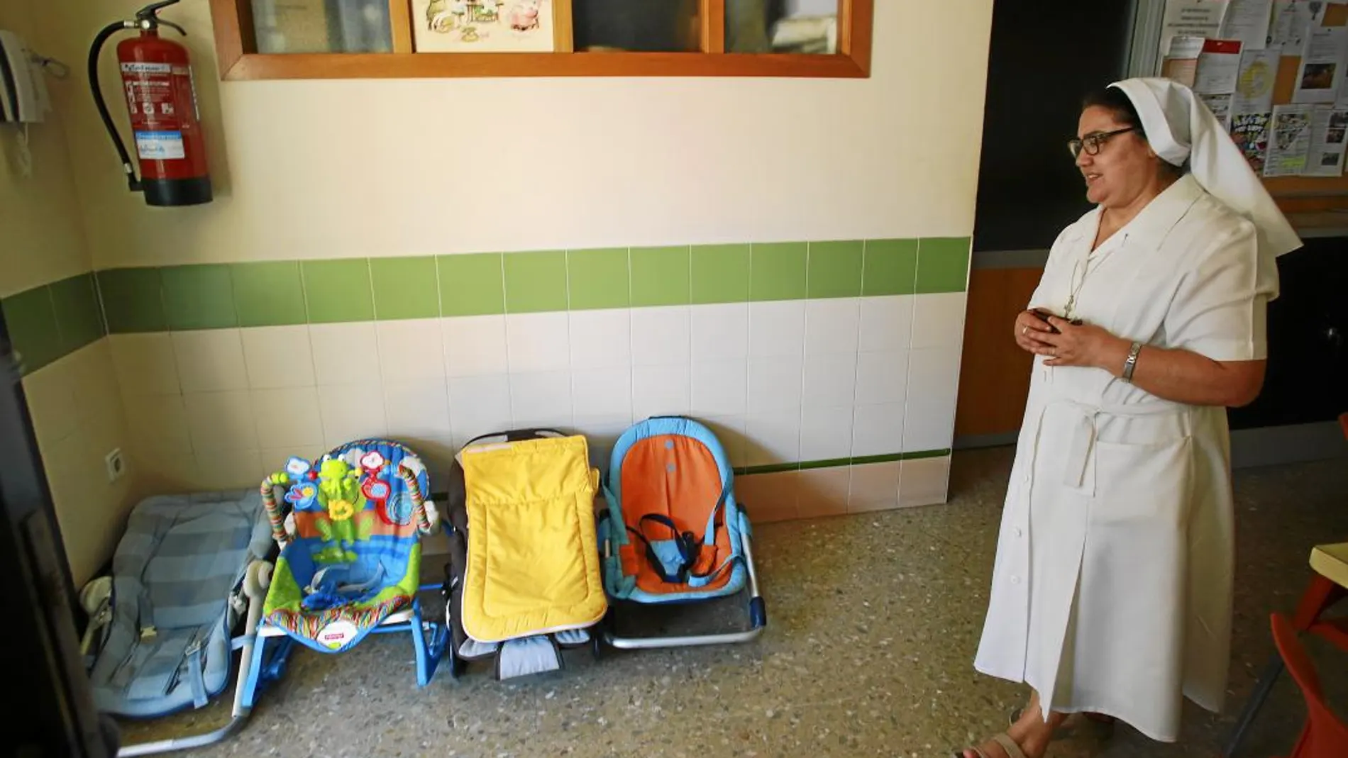 Hamacas para bebés en la Casa Cuna Santa Isabel de Valencia / Cipriano Pastrano