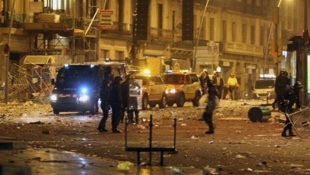 Los disturbios se sucedieron durante toda la noche