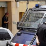 Una operación de 750 mossos contra talleres ilegales acaba con 30 detenidos