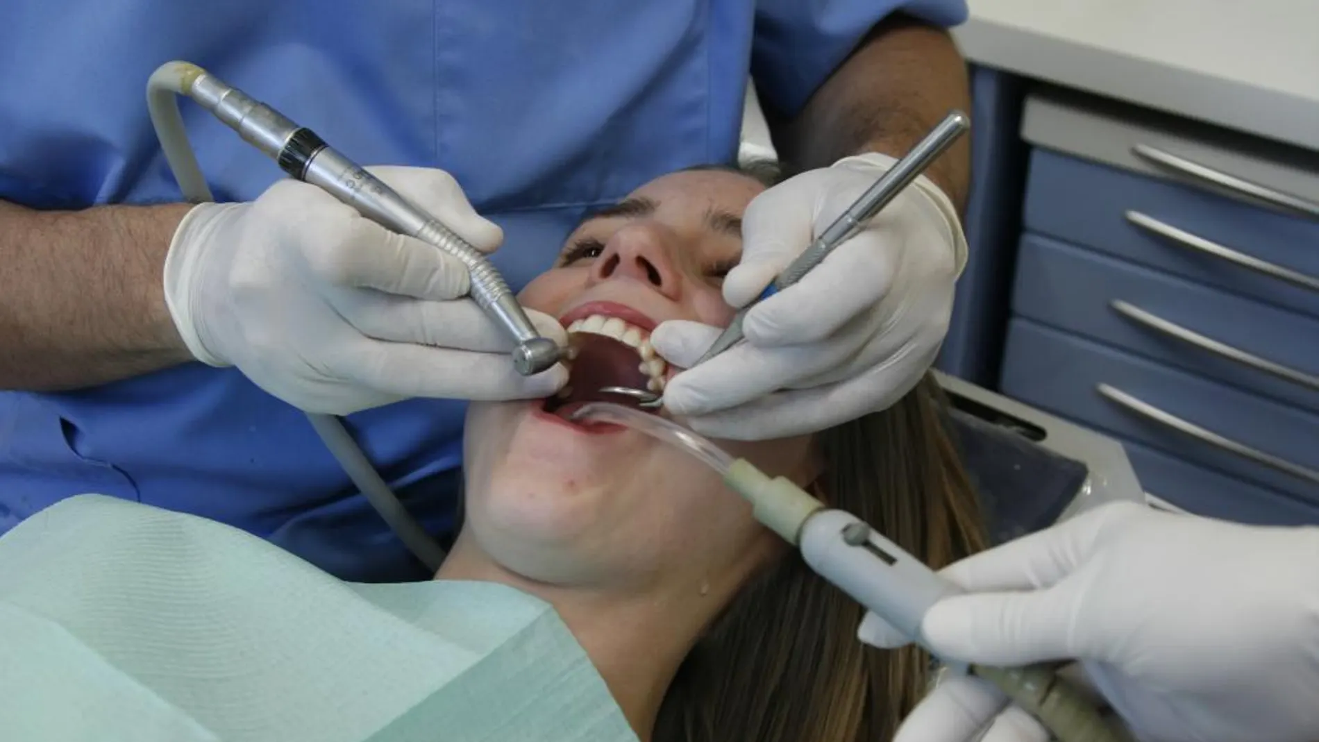 Una paciente en una clínica dental, en una imagen de archivo