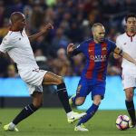 Imagen de archivo de Andrés Iniesta durante un partido contra el Sevilla