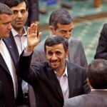 Ahmadineyad sobrevive a un atentado contra su convoy en Irán