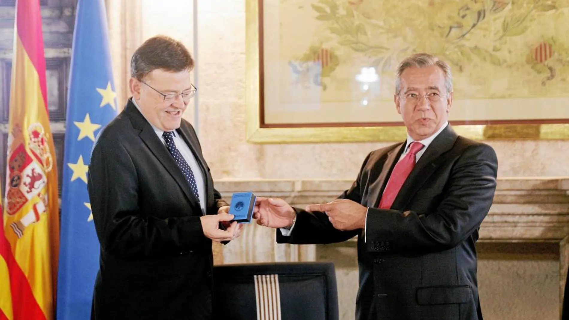 El presidente de la Generalitat recibió al del CJC, Vicente Garrido, quien le entregó la memoria de 2014