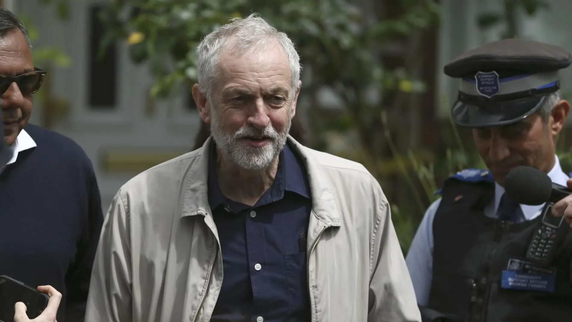 Jeremy Corbyn, ayer, a la salida de su casa