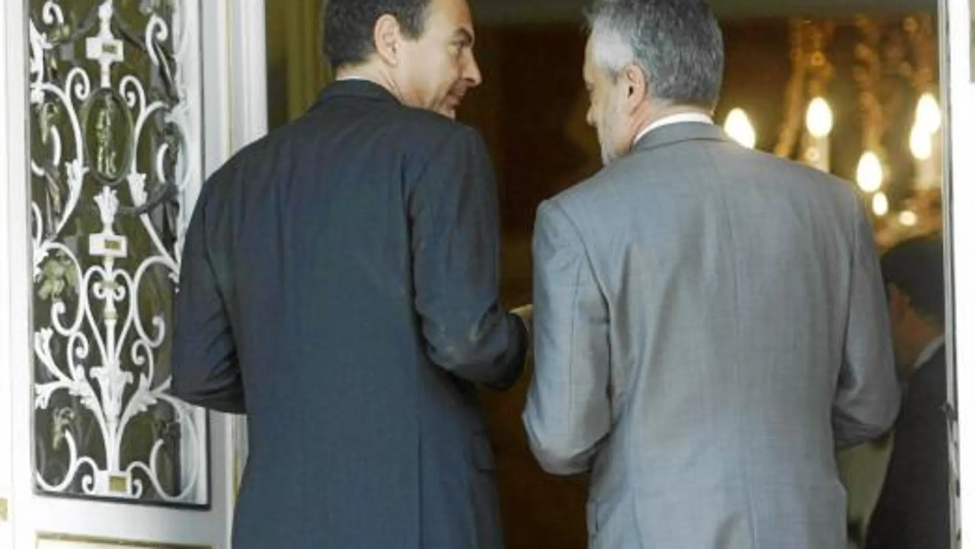 Rodríguez Zapatero y Griñán, en una de sus últimas reuniones en el Palacio de la Moncloa