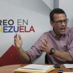 El líder opositor venezolano Henrique Capriles ofrece una rueda de prensa.