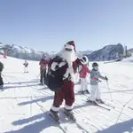  Papá Noel se calzará los esquís para visitar las estaciones del Grupo ARAMÓN