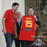 Mariano Rajoy recibe a la seleccion española de baloncesto tras ganar el Eurobasket 2015.