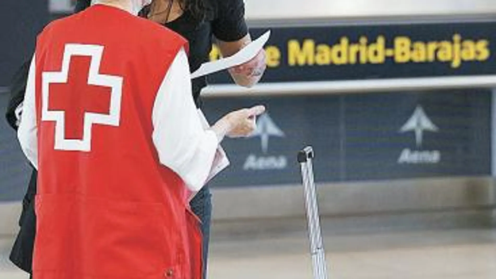 Los aeropuertos disponen de puntos de información sobre la gripe A