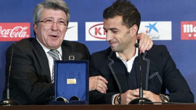 Simao: «Ha sido un honor vestir esta camiseta»