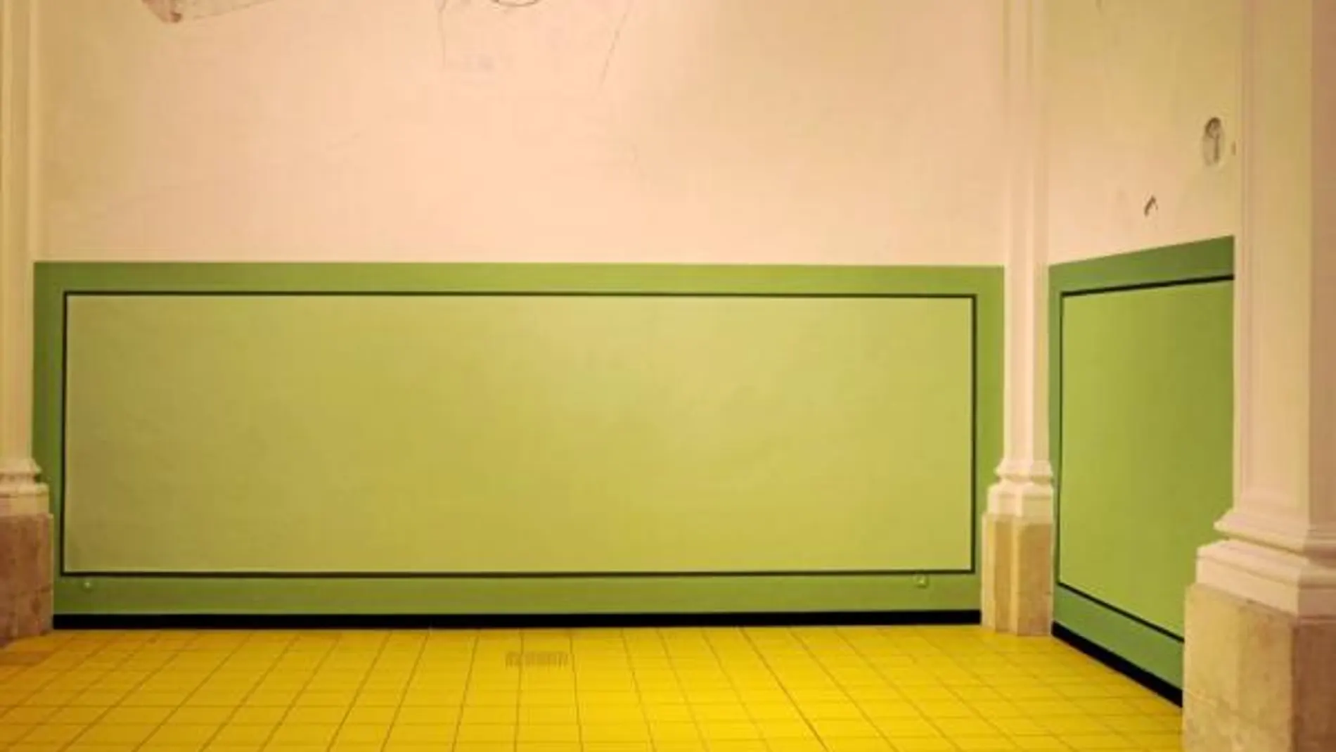 Para su intervención, Neuenschwander se ha apropiado de los recintos representados en los retablos de exvotos populares latinoamericanos