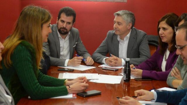 Luis Tudanca y Francisco Ocón, durante la reunión