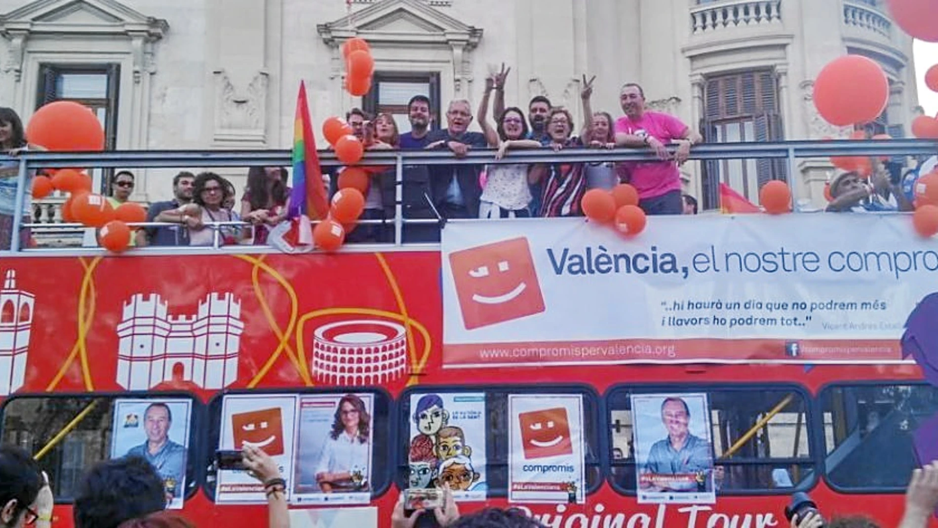 Los miembros de Compromís, el pasado sábado durante la cabalgata del Día del Orgullo Gay