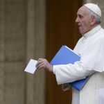 El Papa a su llegada al Sínodo de las familias