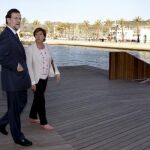 El presidente del PP, Mariano Rajoy, acompañado por la alcaldesa de Cartagena y diputada en el Congreso por el PP, Pilar Barreiro