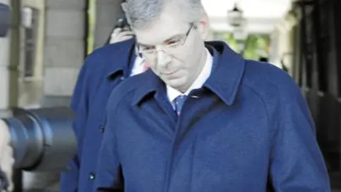 El ex director de Vía Pública del Ayuntamiento, Domingo Enrique Castaño, imputado por la venta «fraudulenta» en Mercasevilla