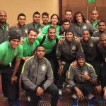 Neymar, con todos sus compañeros de la «canarihna»