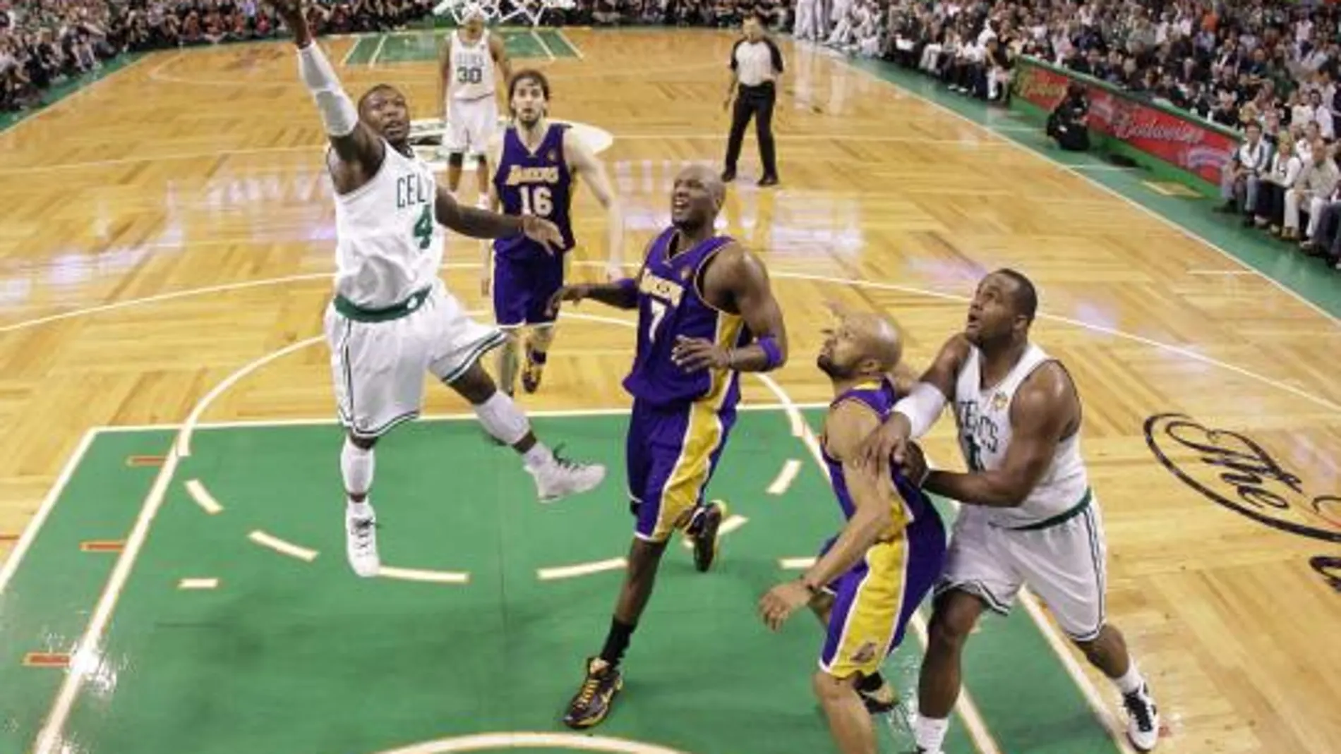 Los reservas de los Celtics empatan la final con los Lakers