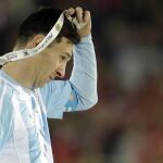 Leo Messi se quita la medalla de plata de la Copa América