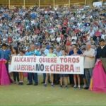 Alumnos de la escuela taurina de Alicante en protesta por el cierre de su escuela