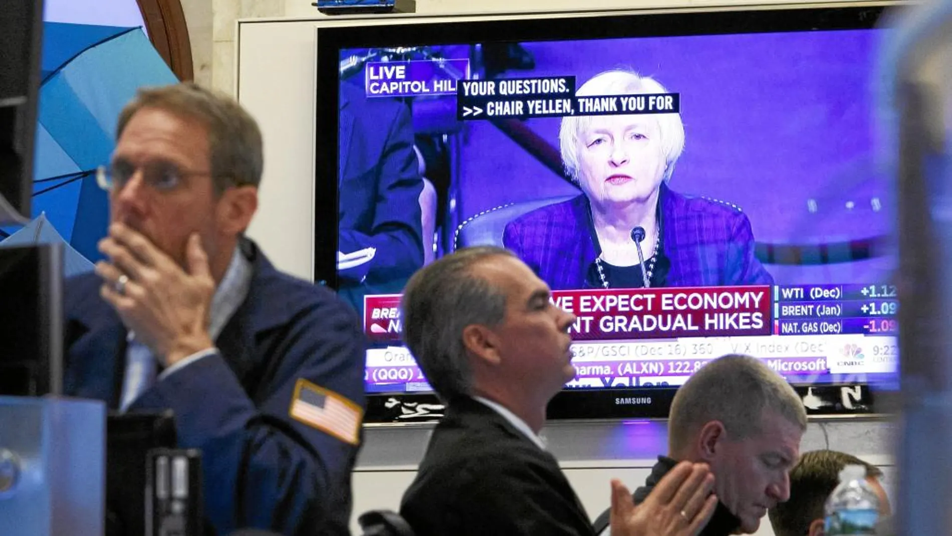 Los inversores de Wall Street observan a la presidenta de la Fed, Janet Yellen
