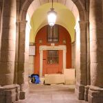 Los indigentes regresaron el lunes de madrugada a la plaza. Ayer muchos de ellos ya descansaban con la normalidad habitual en la Plaza Mayor