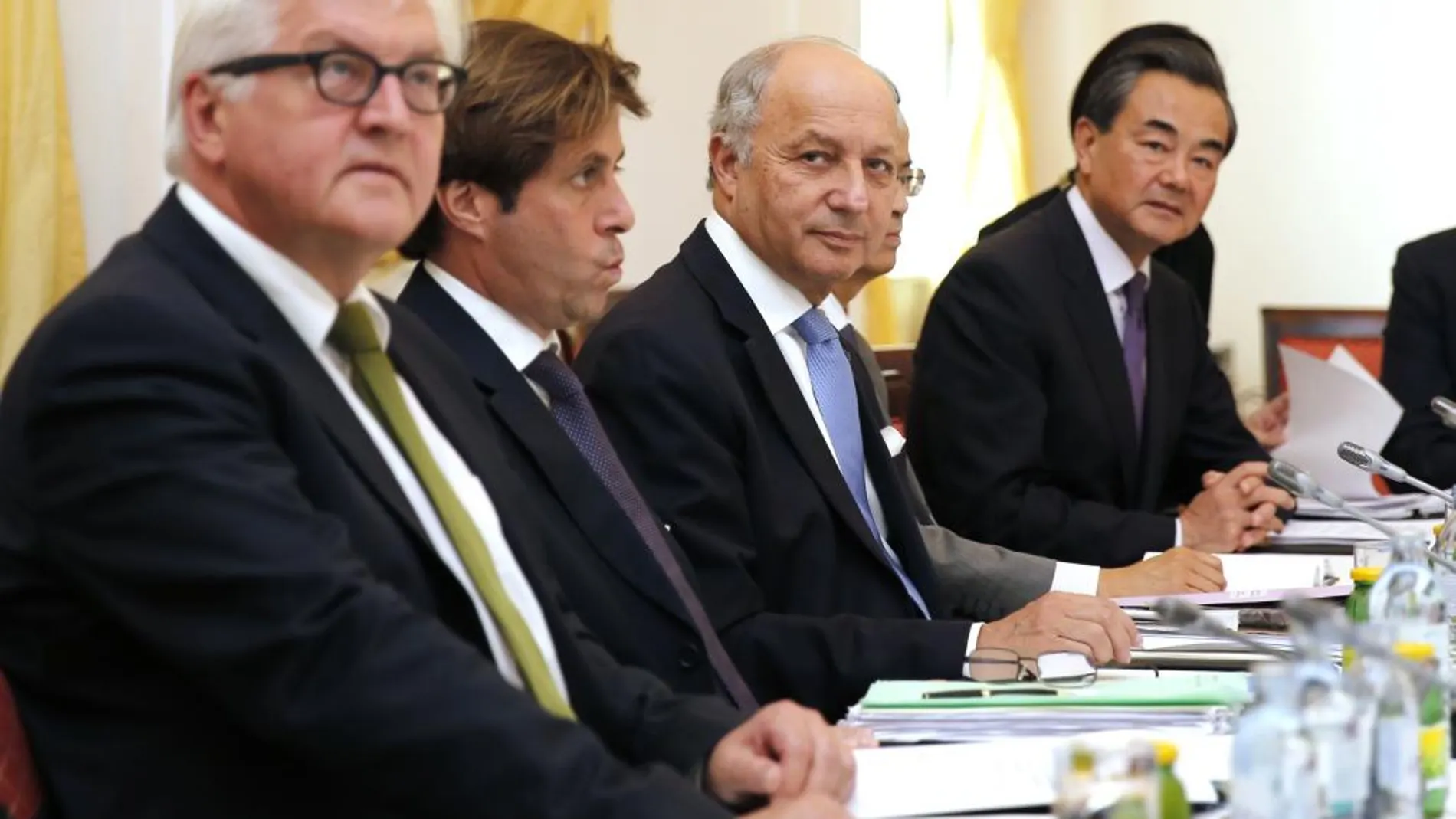 Los negociadores, ayer, durante una de las reuniones que se celebran en Viena.
