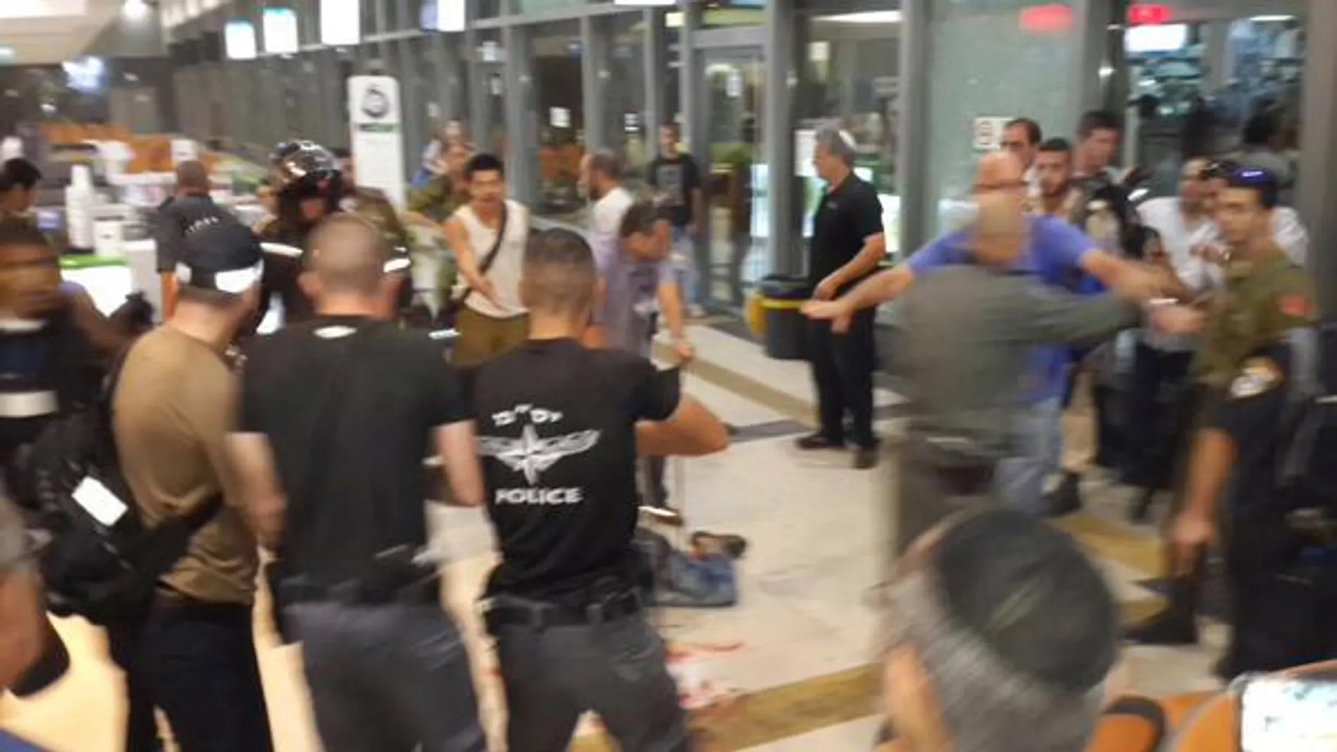 Dos muertos y ocho heridos en un atentado palestino en Beerseba