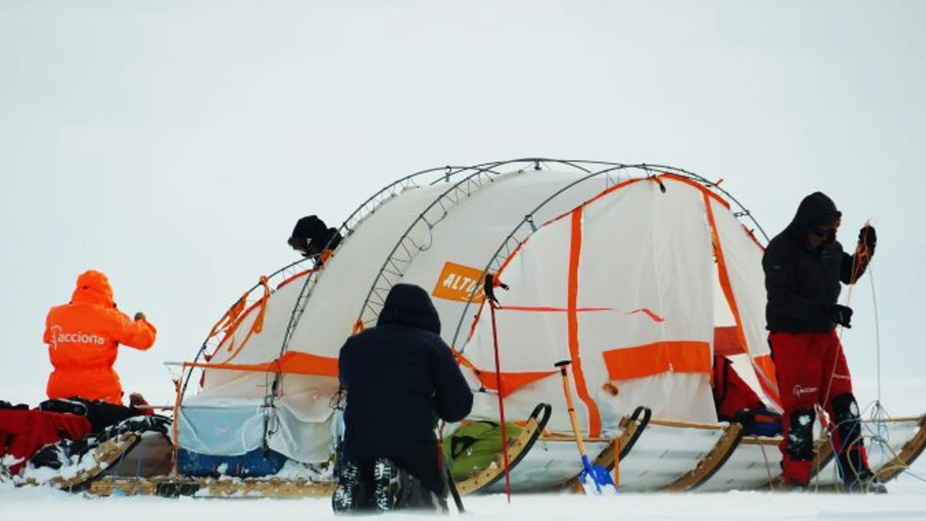 El Trineo de Viento finaliza con éxito los 1.870 kilómetros de la expedición Cumbre de Hielo Groenlandia 2016