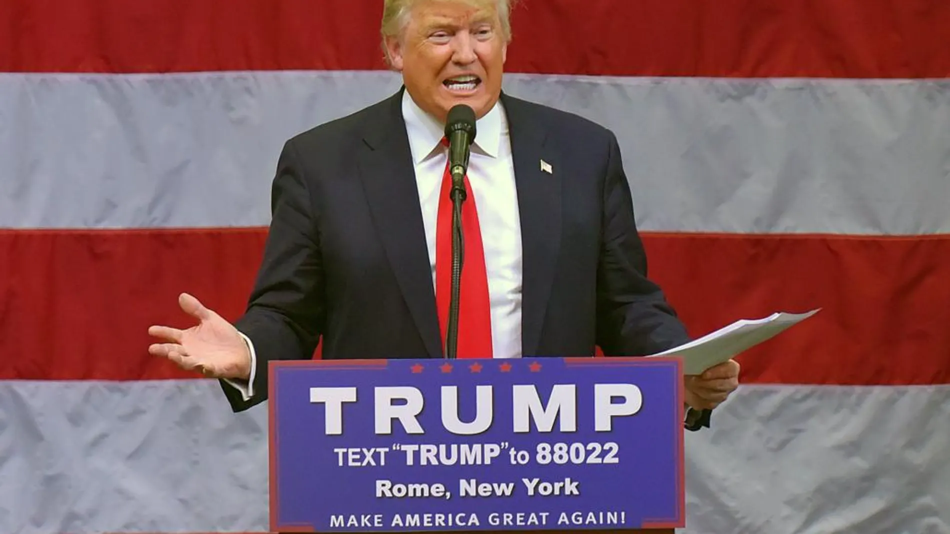 El candidato a la nominación republicana, Donald J. Trump, durante un acto de campaña en en el aeropuerto internacional de Griffiss