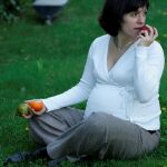 Los expertos recomiendan comer mucha fruta durante el embarazo