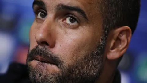 Guardiola da descanso a Alves, Puyol, Busquets, Xavi, Iniesta, Villa y Messi