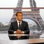 El presidente Emmanuel Macron responde a las preguntas de los periodistas de BMFTV y Mediapart