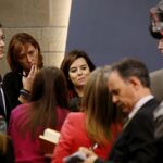 Soraya Sáenz de Santamaría, entre los asistentes a la rueda de prensa que ha ofrecido hoy en Moncloa el jefe del Ejecutivo, Mariano Rajoy