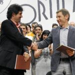 Pello Urizar (EA) y Rufi Etxeberría (ex líder de Batasuna) en junio, cuando firmaron el acuerdo estratégico