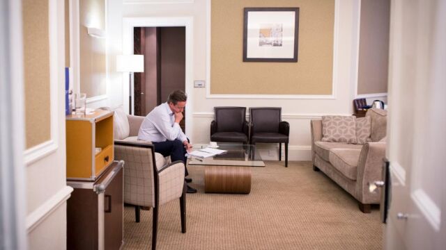 El «premier» Cameron, mientras prepara uno de sus discursos